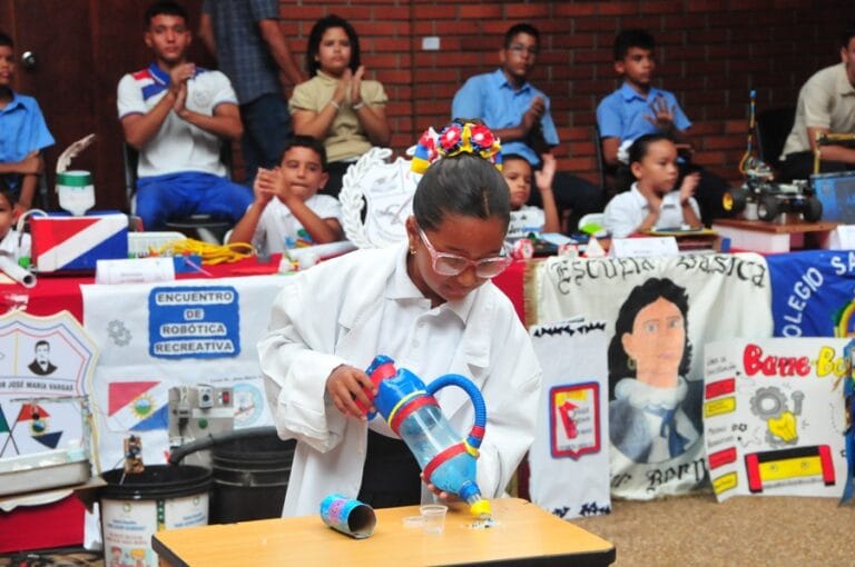 Realizan tercera edición de Festival Robótica Creativa 2025