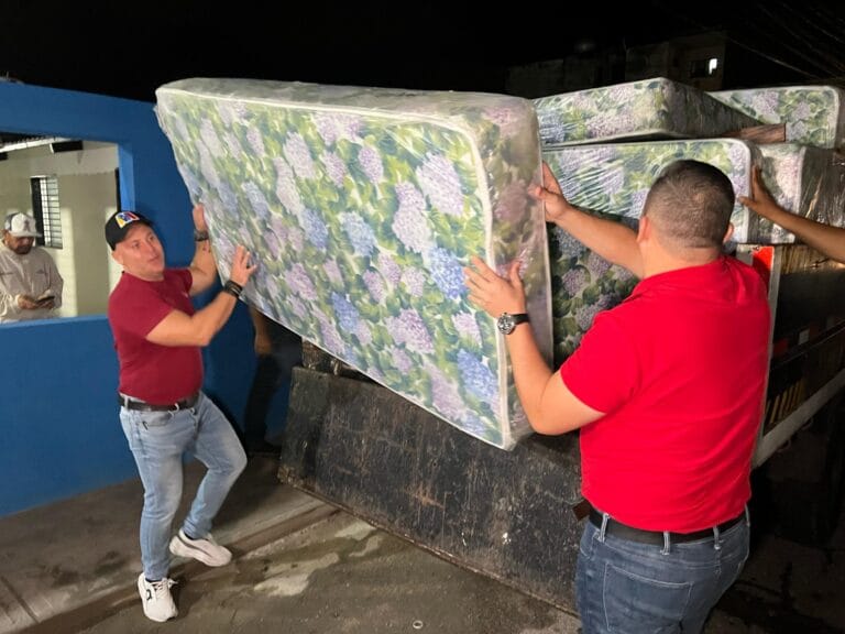 Con la entrega de dos viviendas gobierno revolucionario dignifica a familia sanfelipeña