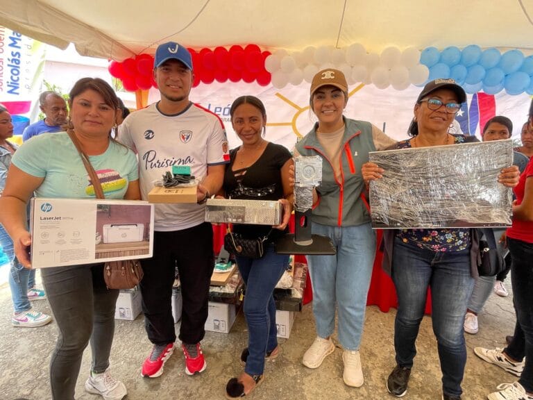 Municipio Bolívar recibe dotación de equipos tecnológicos para fortalecer el Autogobierno Comunal