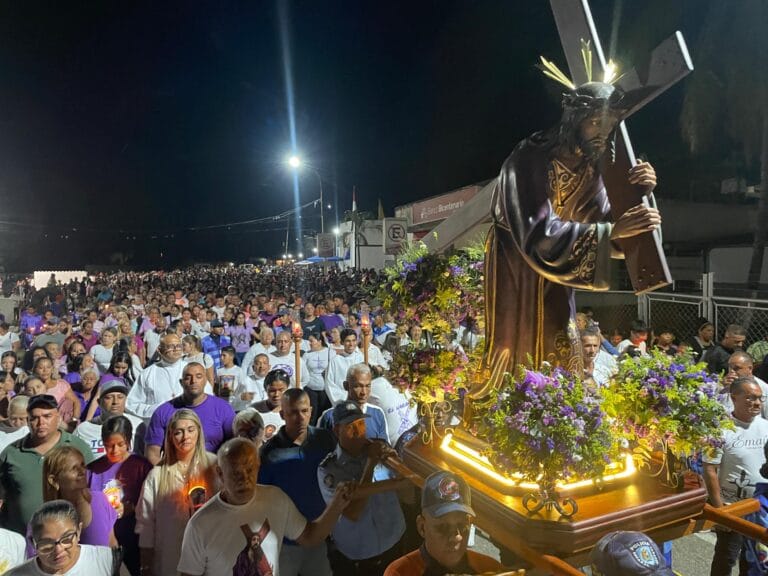 Devotos acompañaron misa y procesión del Nazareno en Aroa