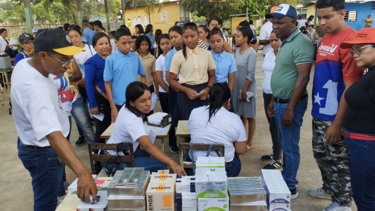 200 estudiantes fueron favorecidos en jornada de salud en el poblado La 8 de Manuel Monge