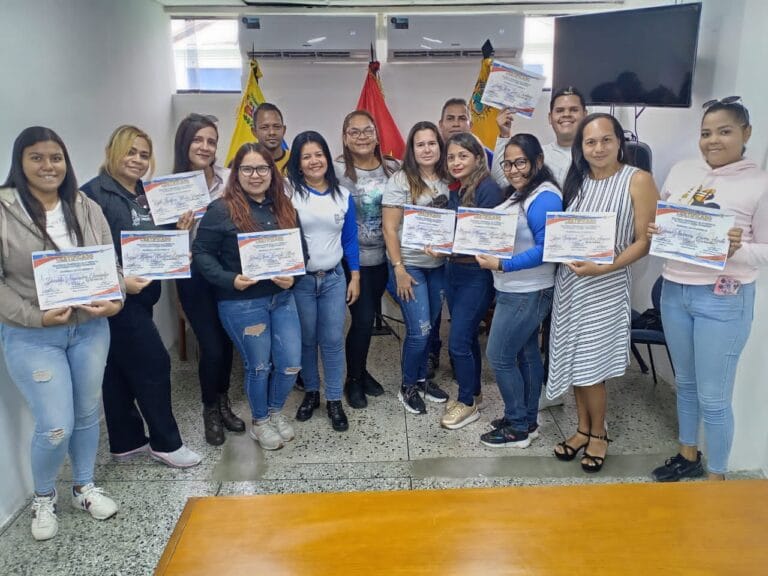 Independencia certificó a 20 funcionarios en Taller de Lengua de Señas