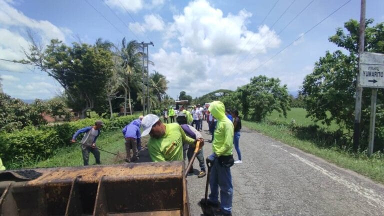 Alcaldía de Manuel Monge realiza junto a Yaracuy Bonito plan de bacheo en el eje par con 50toneladas de asfalto