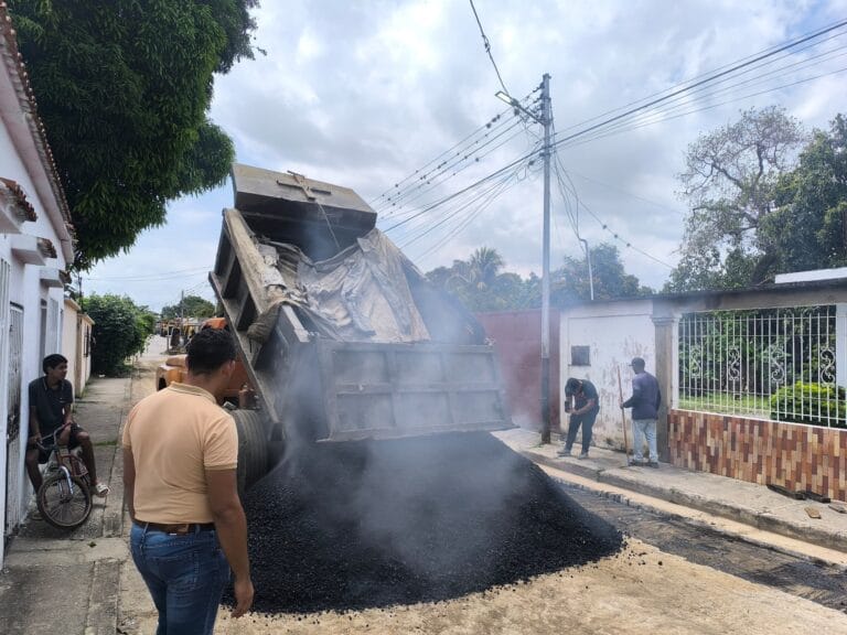 Gobierno Municipal de Urachiche inicia plan de bacheo