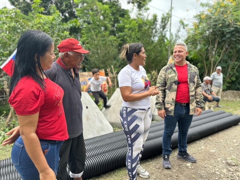 Alcalde Rogger Daza acompañó llegada de materiales para ejecutar proyecto en la Comuna Simón Torres de San Felipe