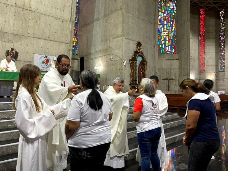 Alcalde Rogger Daza donó la imagen de José Gregorio Hernández a siete templos sanfelipeños  