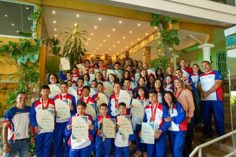 Con la orden Juventud de Oro fueron honrados jóvenes atletas de Independencia, que participaron en los XIX Juegos Deportivos Nacionales Estudiantiles, por parte de la Alcaldía de Independencia.