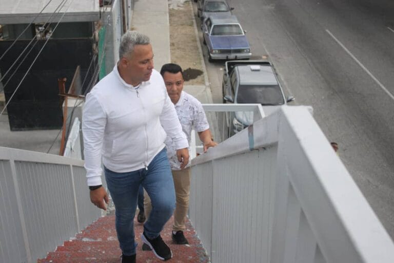 Alcalde Rogger Daza: La rehabilitación de la pasarela de San Antonio se ejecutó tras una alianza con el sector privado