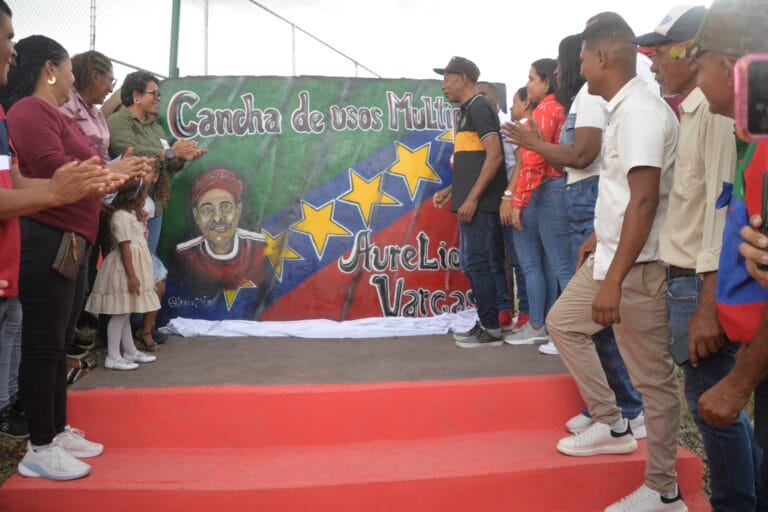 Autoridades conmemoran 39 años de lucha campesina de los Cañizos y entregan cancha de usos múltiples al pueblo