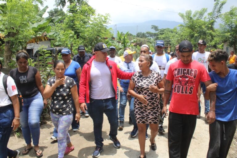 Consolidación del servicio de aguas servidas a través de la Consulta Popular beneficia 57 familias del Samán de la Victoria