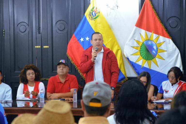 Gobernador y vanguardia legislativa de Yaracuy articulan agenda de trabajo en comunidades
