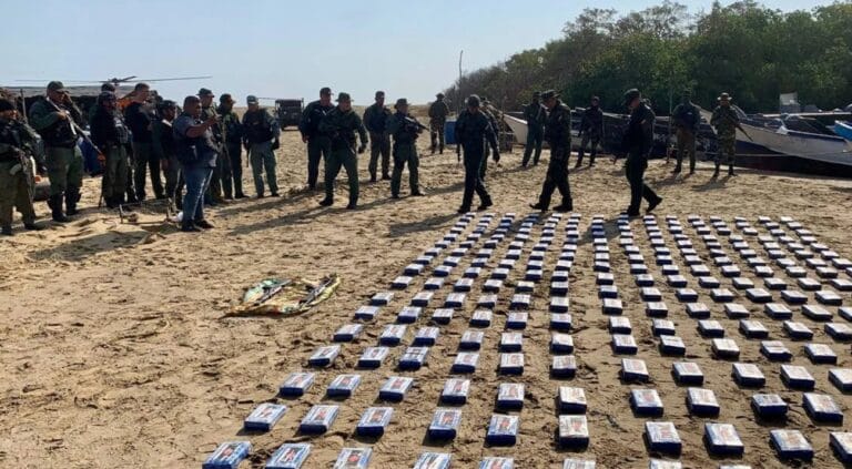 ¡Golpe al narcotráfico! FANB incautó cerca de tres toneladas de cocaína en Amazonas. VIDEO