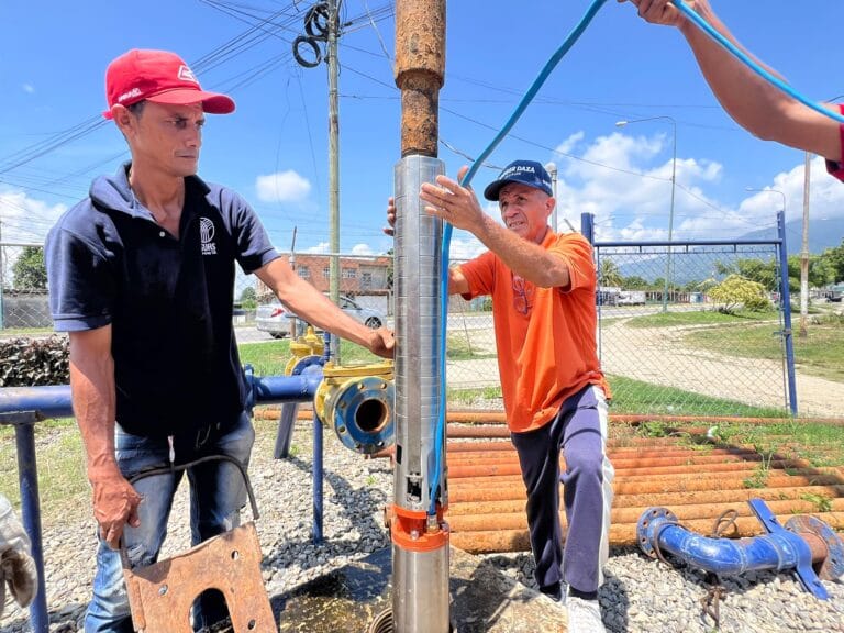 Sustituyen motor y bomba del pozo que abastece de agua a Rosa Inés 21 y a Valles del Yurubí en San Felipe