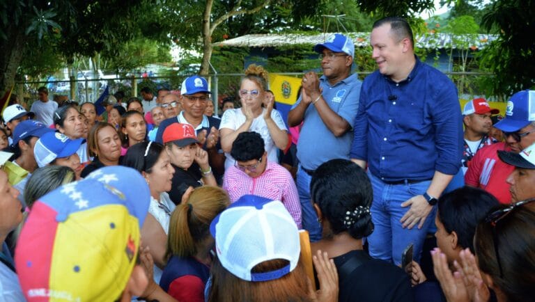 Gobernador anunció despliegue para accionar soluciones en servicios públicos para el eje Las Velas en Peña
