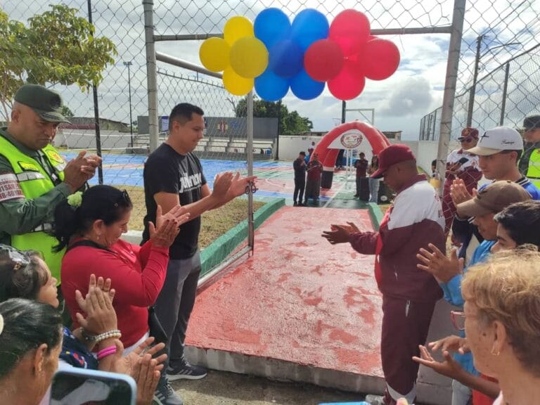Nota Reinauguración Cancha en Canaima Norte