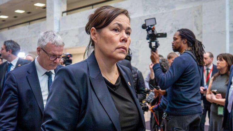 Canciller de Groenlandia llora tras la reunión en la Casa Blanca (VIDEO)
