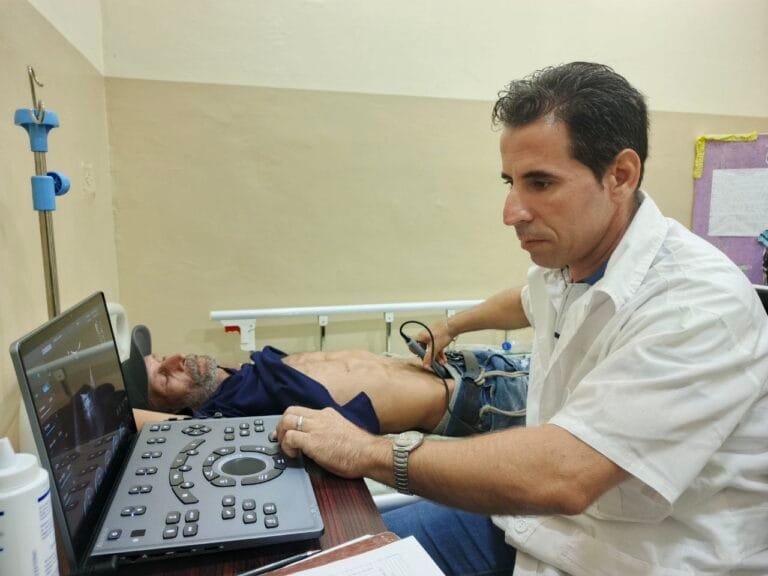 Realizan evaluaciones de salud preventiva para hombres en La Trinidad