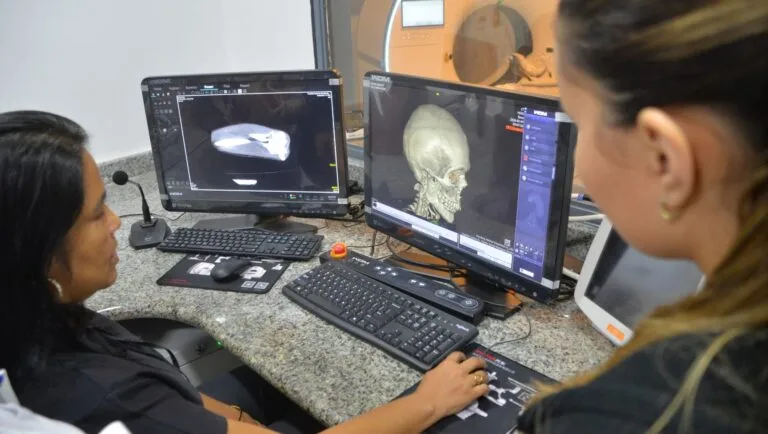Inicia adiestramiento técnico del equipo médico que operará el nuevo tomógrafo del HC de San Felipe 