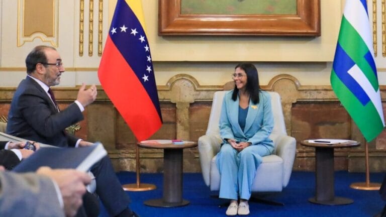 Delcy Rodríguez fortalece vínculos de cooperación con la CAF al reunirse con su presidente ejecutivo Sergio Díaz-Granados