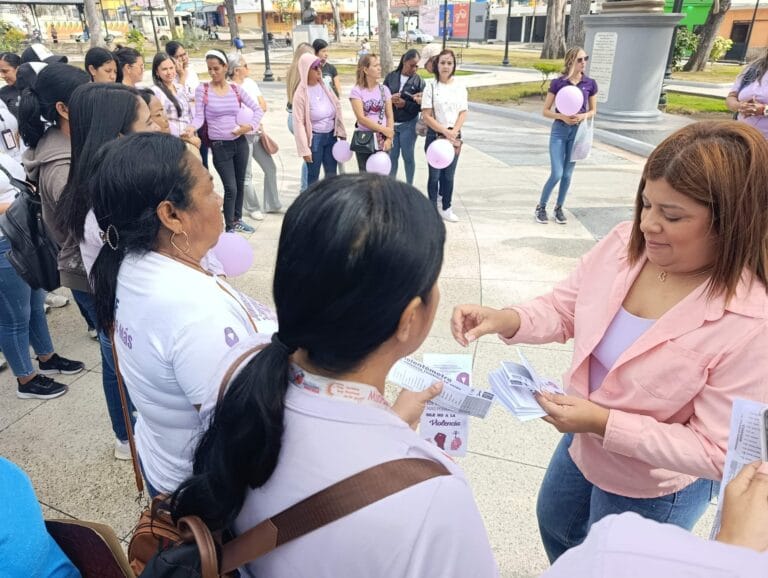 Más de 70 mujeres participan en Punto Violeta para conocer sus derechos 