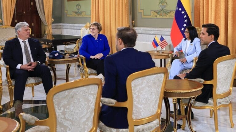 Presidenta (E) recibe en Miraflores a delegación del Senado de EEUU y a la embajadora Laura Dogu