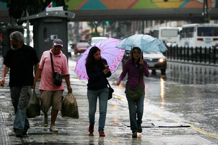 Autoridades prevén lluvias por paso de Onda Tropical Nº 30 sobre el país