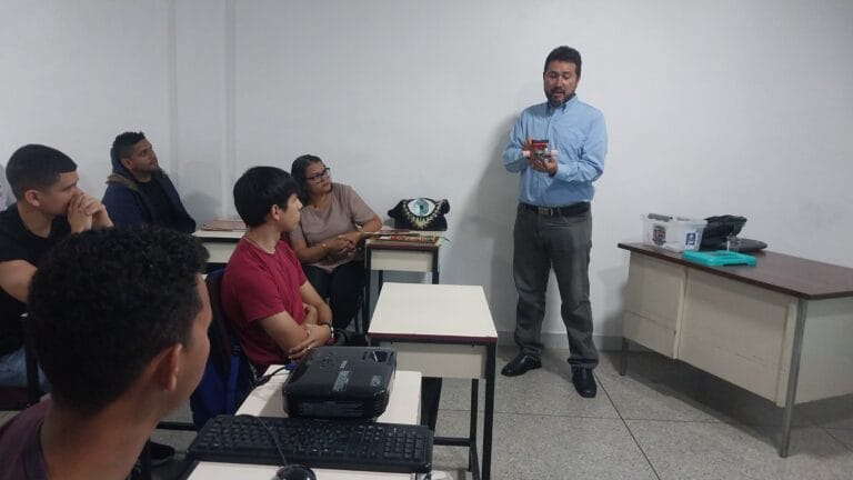 Estudiantes del UTS San Felipe profundizan conocimientos sobre robótica