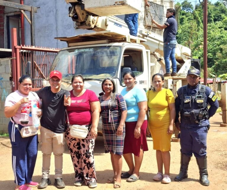 Más de 45 familias de El Callao son beneficiadas con mejoras en el sistema eléctrico