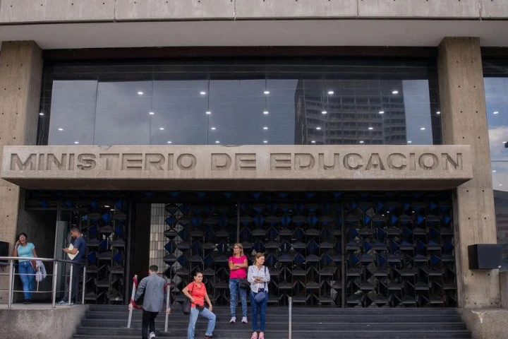 Ministerio de Educación retoma atención presencial al público en su sede principal