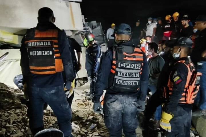 Jefa de Estado rinde homenaje a funcionarios de seguridad por el Día del Policía