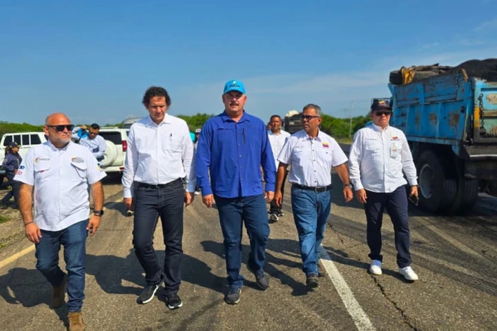 Autoridades inspeccionan avance del Plan Nacional de Asfaltado en carretera Lara–Zulia