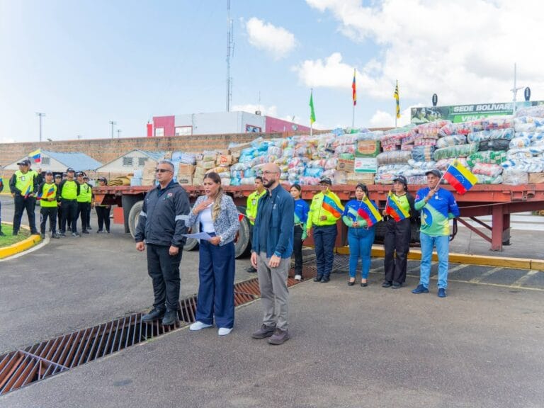 Gobernación de Bolívar envió octavo cargamento de ayuda humanitaria para La Guaira