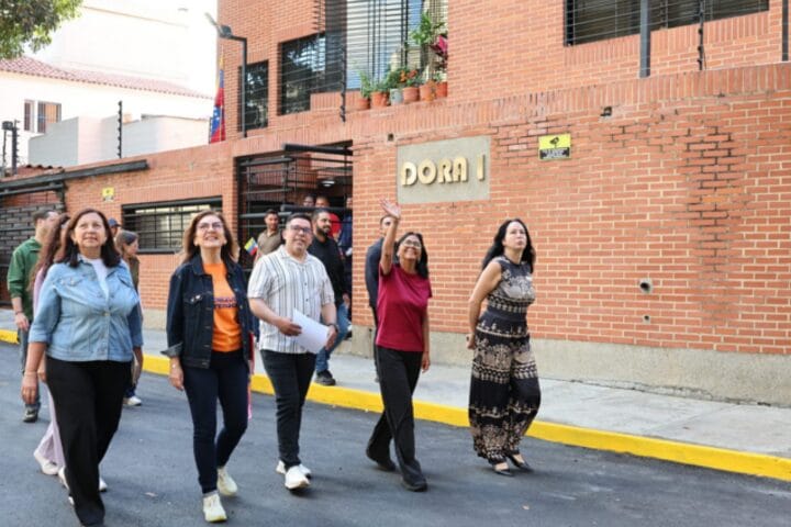 Presidenta Rodríguez otorga financiamiento a 157 condominios de Caracas