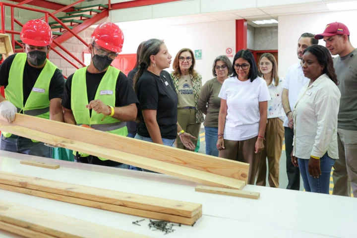 Presidenta Delcy Rodríguez visita la Carpintería Comunal La Limonera en Miranda