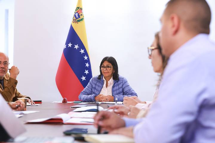 Ejecutivo Nacional evalúa construcción de viviendas a través del Plan Venezuela Renace