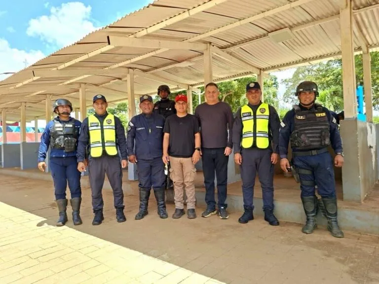 Gobernación de Bolívar activó jornada de mantenimiento en la Plaza Bolívar de El Callao