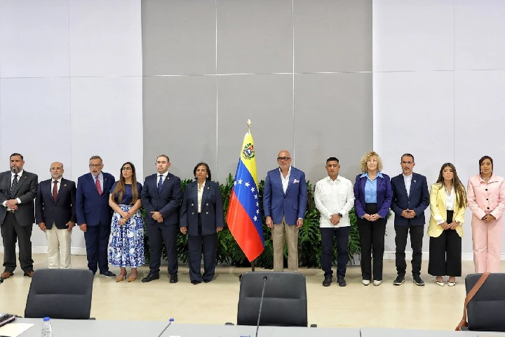 Inicia diálogo nacional con exdiputados opositores de la Asamblea Nacional de 2015
