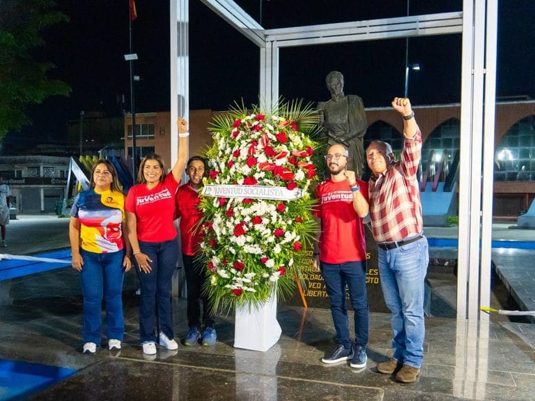 PSUV Bolívar realizó ofrenda floral en honor a los 18 años de la juventud del partido