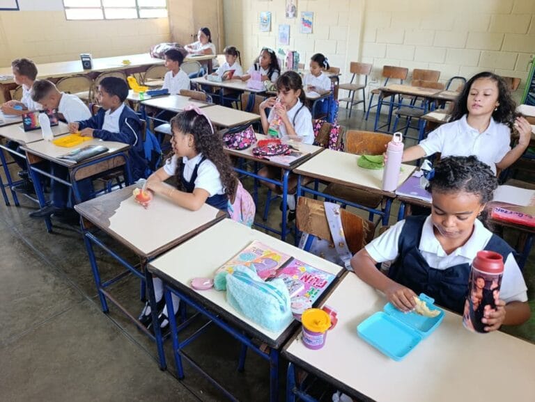 Más de 6 mil estudiantes iniciaron nuevo año escolar en Independencia 