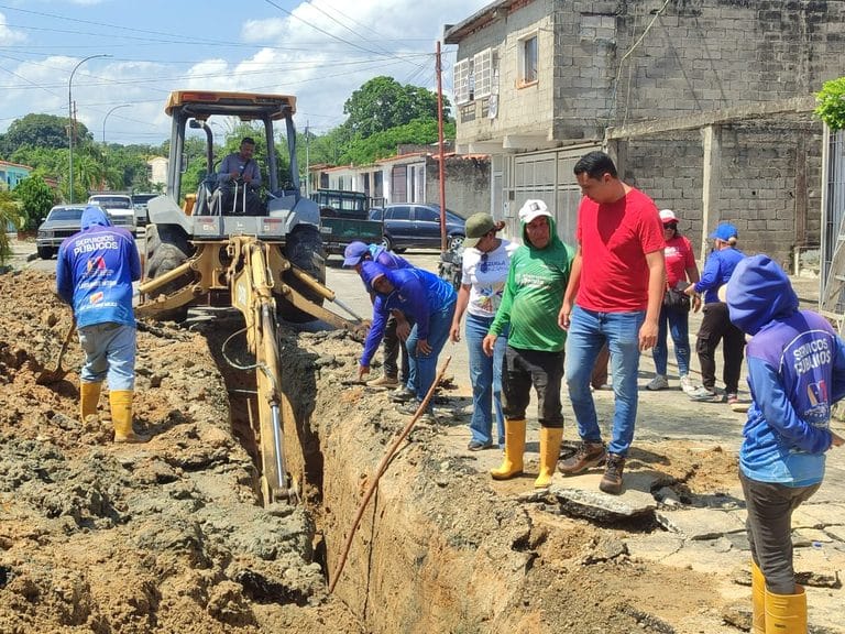 Sustituyen tubería en sistema de aguas servidas en urbanización San José 