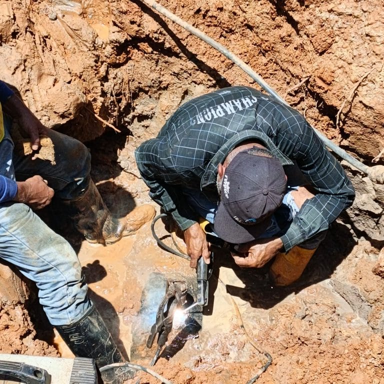 Gobierno Bolivariano reparó tubería de 16 pulgadas en Caicara del Orinoco 