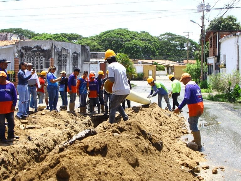 Con la sustitución de un tramo del colector atienden colapso de aguas servidas en Urb. San Antonio