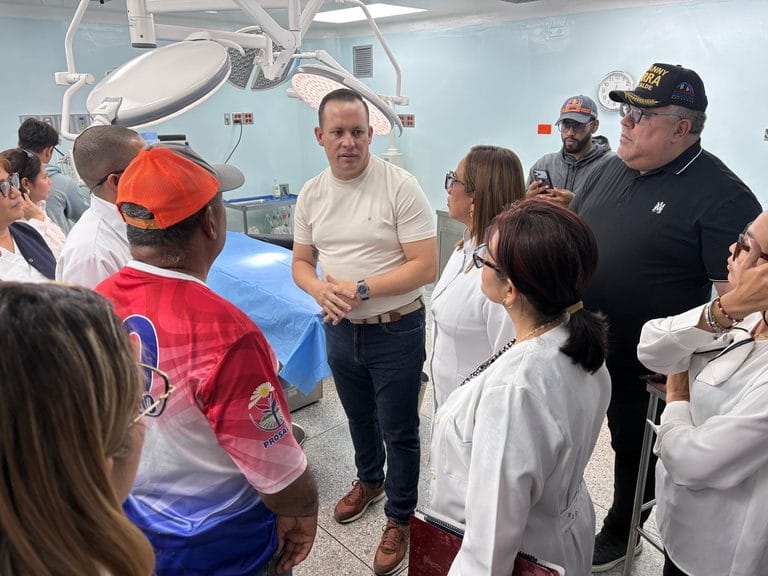 Gobernador Leonardo Intoci activa sala de rayos X en Hospital de Peña