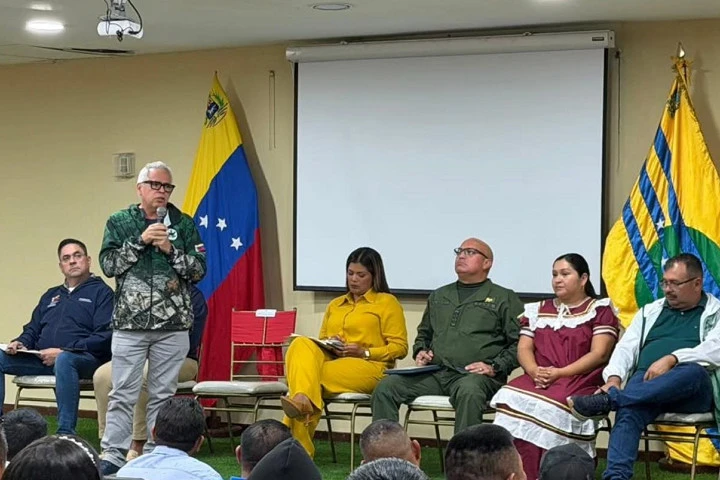 Debate con pueblos indígenas fortalece conservación y protección del Parque Nacional Canaima