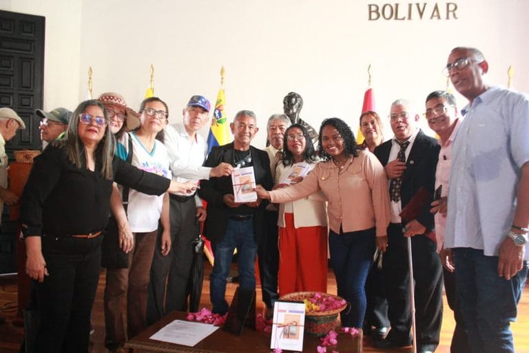 Realizan bautizo del libro “Formación Permanente del Docente Universitario en Estrategias Educativas desde la Teoría Transdisciplinaria»