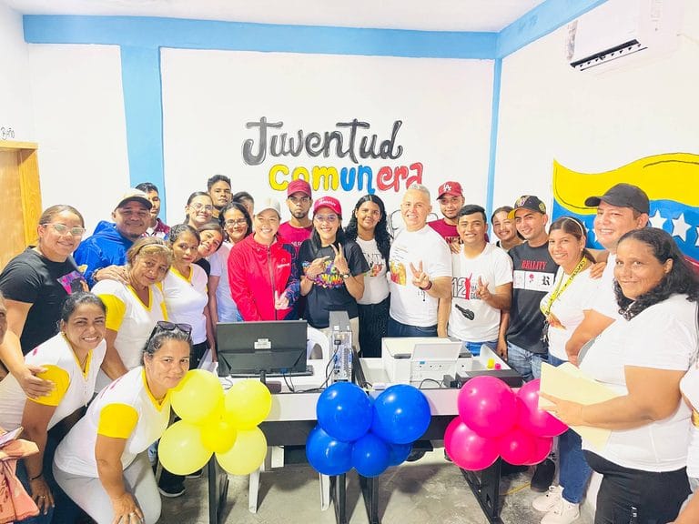 Inauguran dos Salas Digitales de la Juventud en la comuna Dr. Juan José de Maya