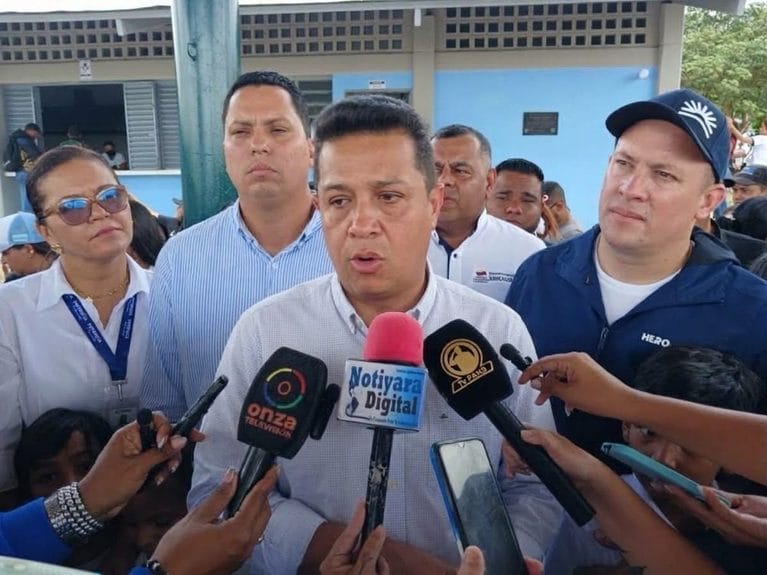 Gobernador Leonardo Intoci y Viceministro Willian Gil entregan rehabilitada y dotada la E.B “Ezequiel Zamora” que atiende a 495 alumnos