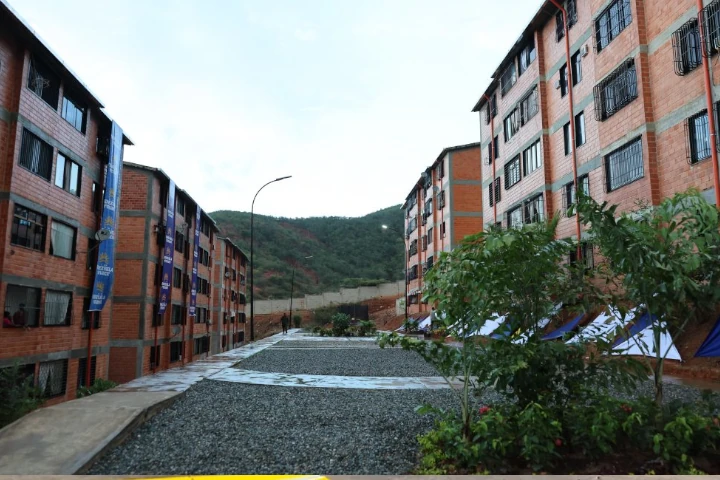 Gobierno nacional entrega 607 viviendas rehabilitadas mediante el Plan Venezuela Renace